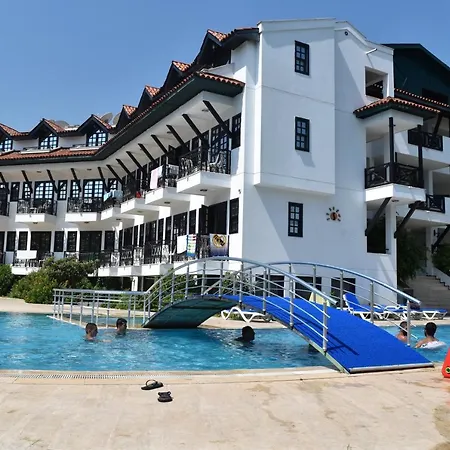 فندق Ares Dream 4*